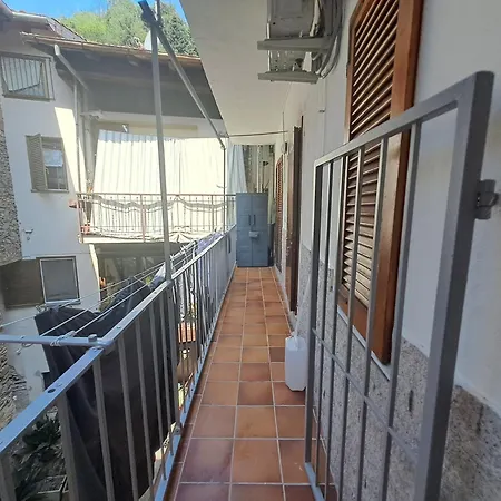 Apartament A Due Passi Dal Lago-a Stone's Throw From The