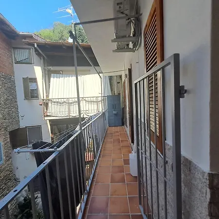 Apartament A Due Passi Dal Lago-a Stone's Throw From The *