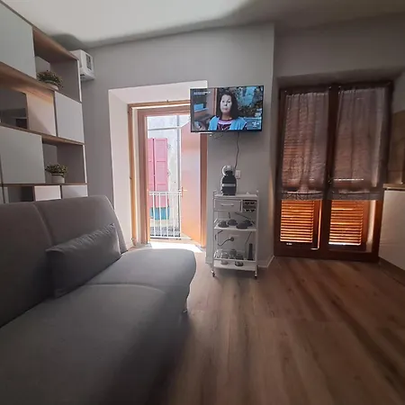 A Due Passi Dal Lago-a Stone's Throw From The Apartament Lesa
