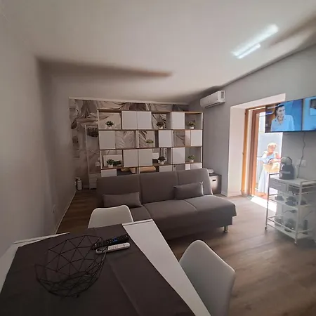 Apartament A Due Passi Dal Lago-a Stone's Throw From The