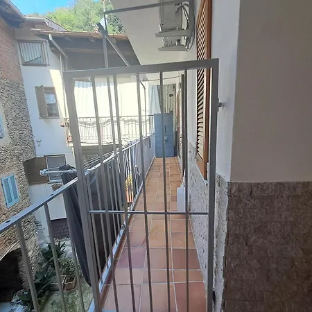 Apartament A Due Passi Dal Lago-a Stone's Throw From The *