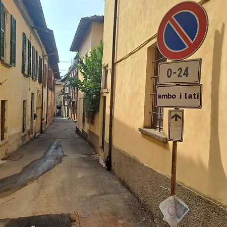 A Due Passi Dal Lago-a Stone's Throw From The Apartament *