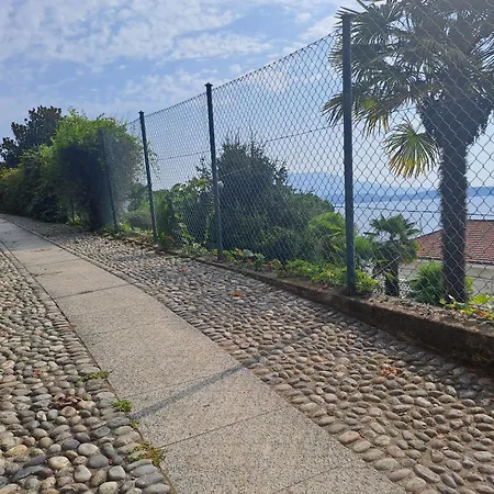 A Due Passi Dal Lago-a Stone's Throw From The *