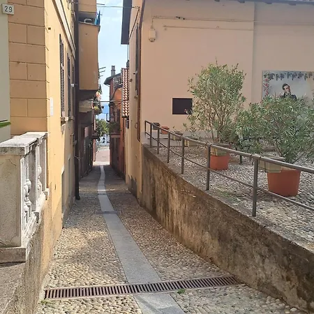 A Due Passi Dal Lago-a Stone's Throw From The Apartament *