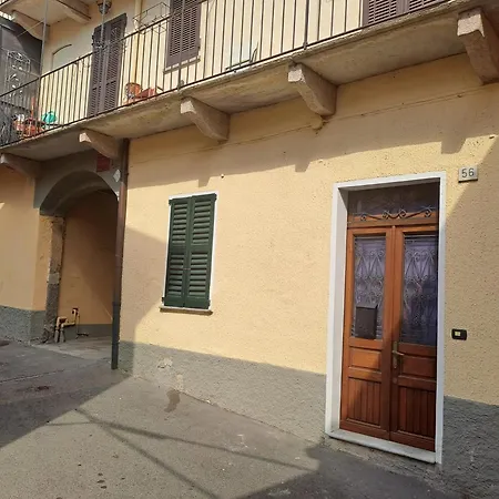 Apartament A Due Passi Dal Lago-a Stone's Throw From The Lesa