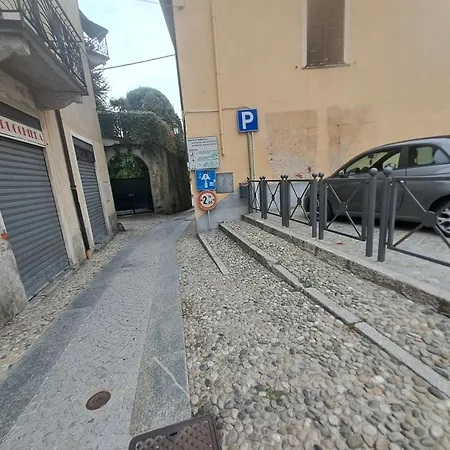 Apartament A Due Passi Dal Lago-a Stone's Throw From The *