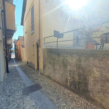 Apartament A Due Passi Dal Lago-a Stone's Throw From The *